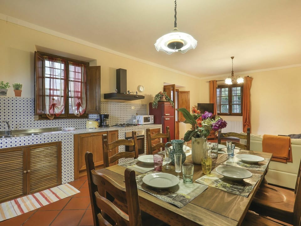 Room, Property, Furniture, Interior Design, Building, Dining Room, Table, House, Home, Kitchen