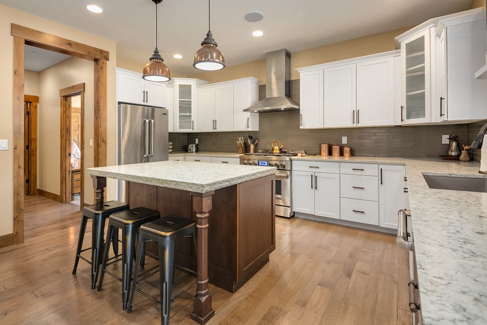 Rope Rider Retreat - Seating for 3 at the Kitchen Island.