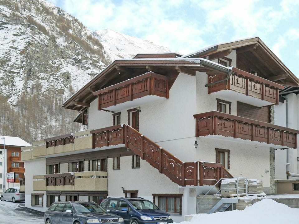 House, Property, Building, Architecture, Residential Area, Apartment, Real Estate, Home, Snow, Mixed-Use