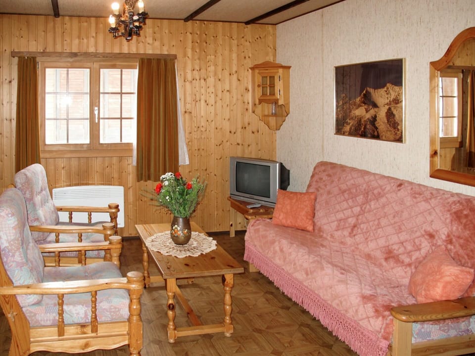 Room, Living Room, Furniture, Property, Interior Design, Building, Table, House, Wall, Floor