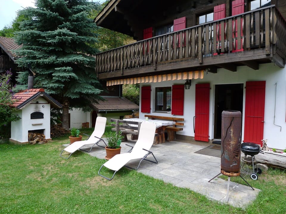 Plant, Building, Property, Window, Leisure, Tree, Cottage, Public Space, Outdoor Furniture, Real Estate