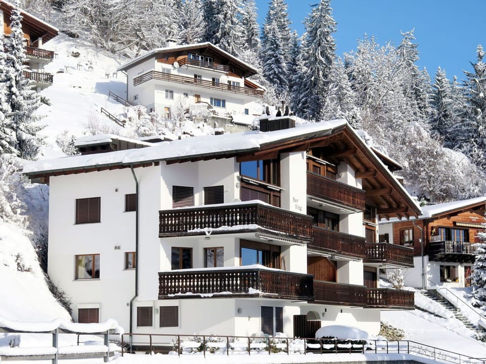 Building, Sky, Snow, Property, Window, World, House, Slope, Tree, Neighbourhood