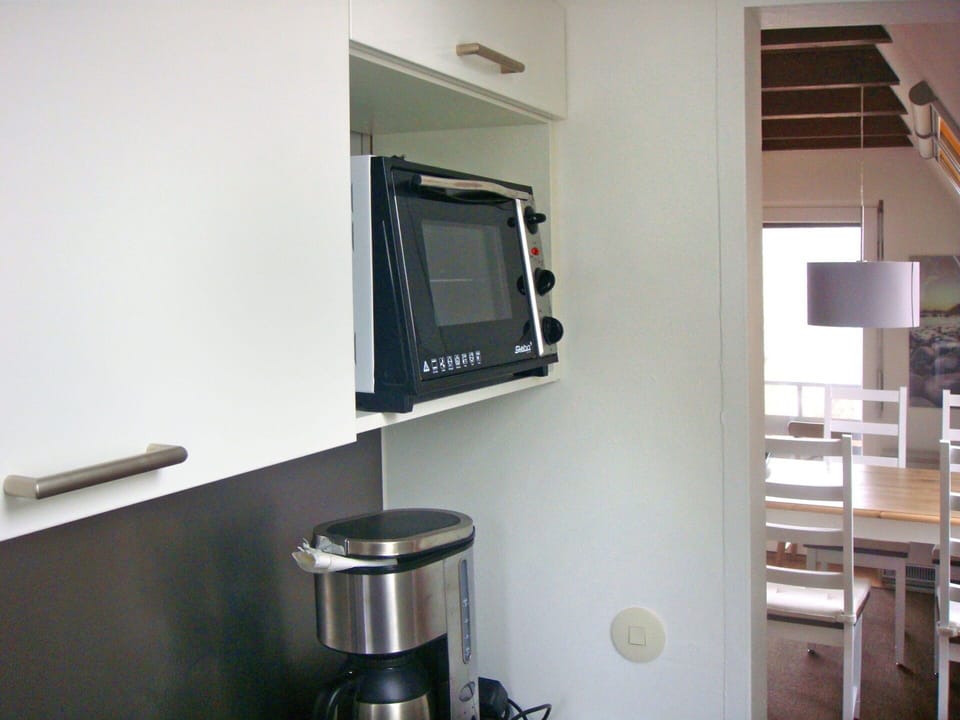 Kitchen Appliance, Interior Design, Major Appliance, Kitchen, Lighting, Room, Shelving, Home Appliance, Furniture, Small Appliance