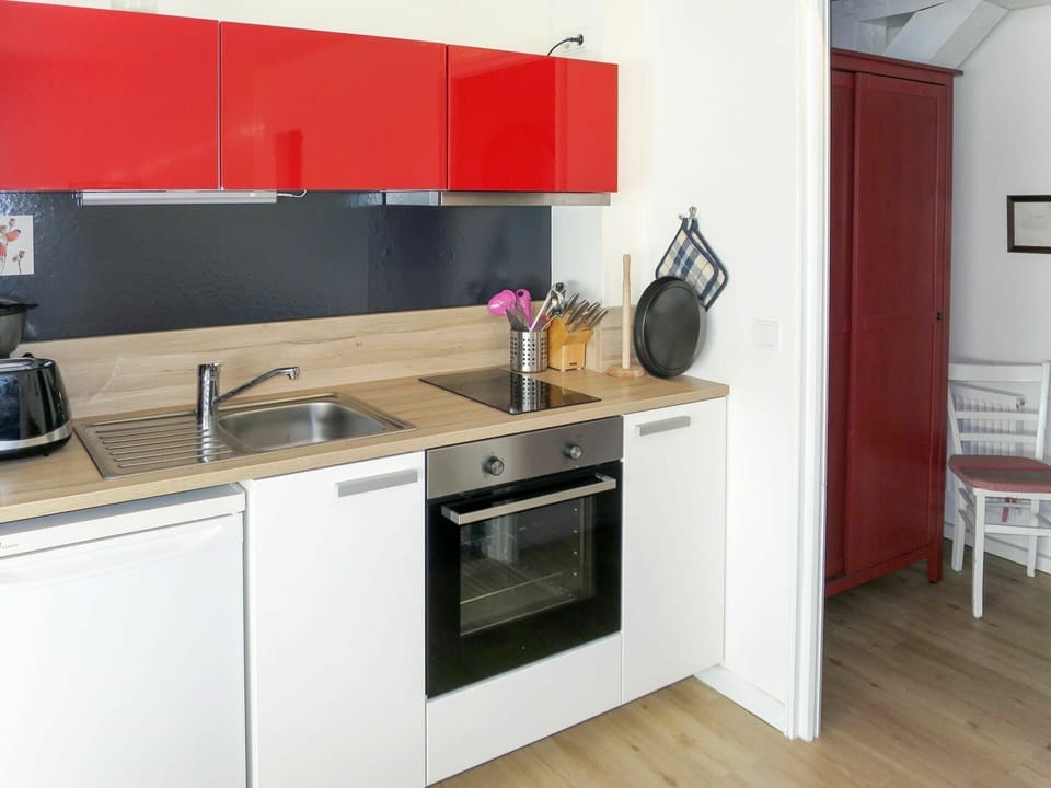 Countertop, Kitchen, Room, Furniture, Cabinetry, Property, Kitchen Stove, Interior Design, Major Appliance, House