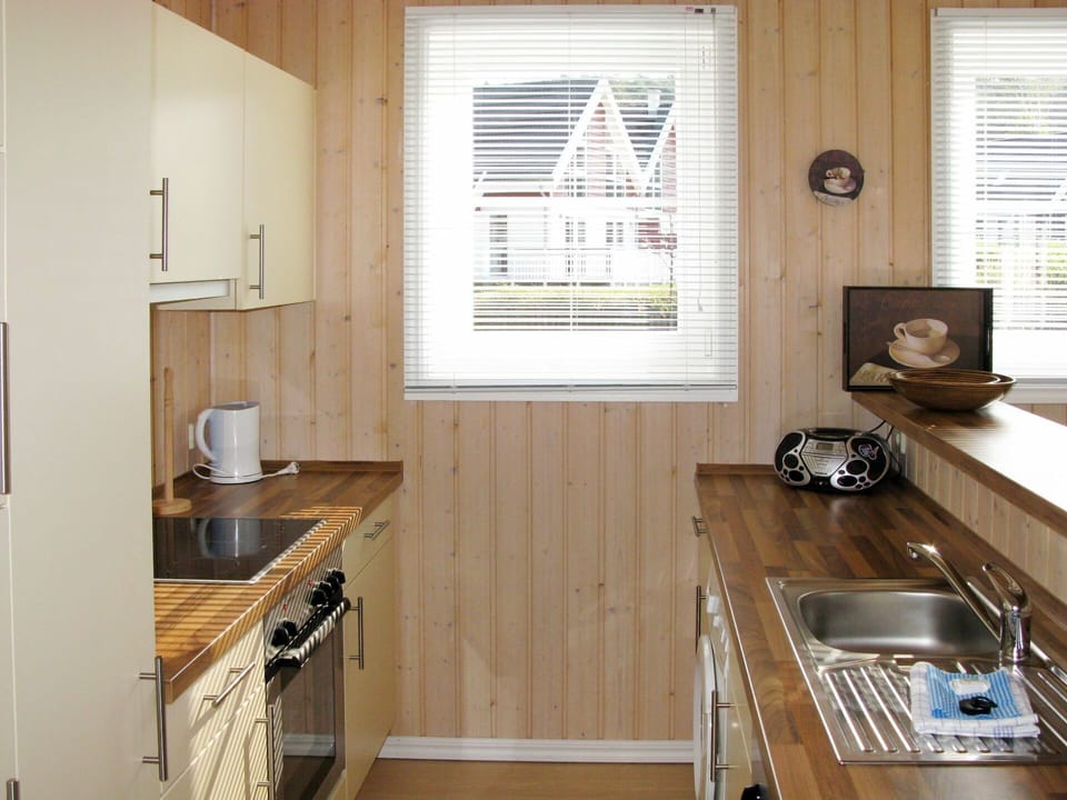 Room, Property, Furniture, Countertop, Kitchen, Interior Design, Cabinetry, Building, House, Floor