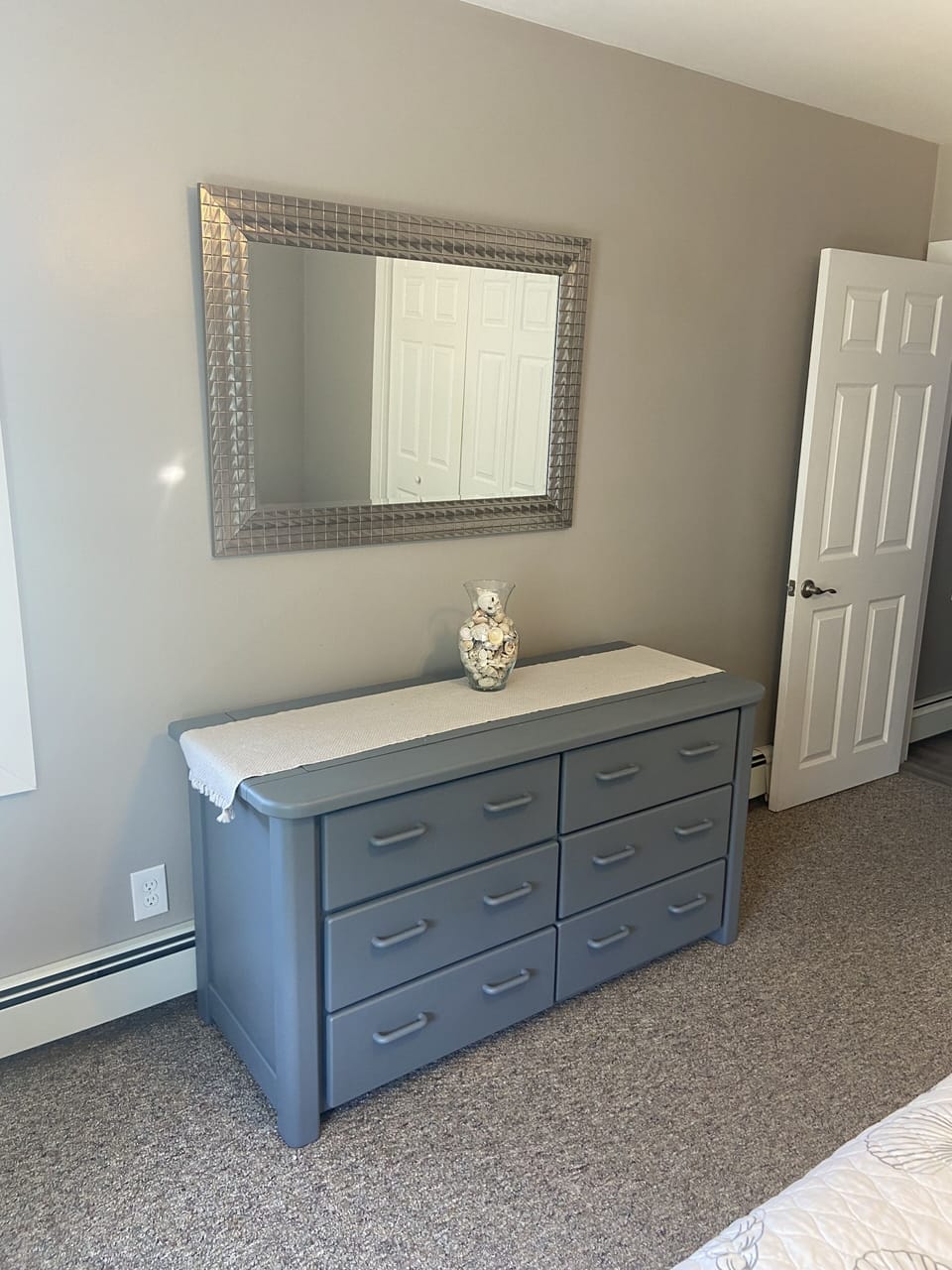 Downstairs master w king bed