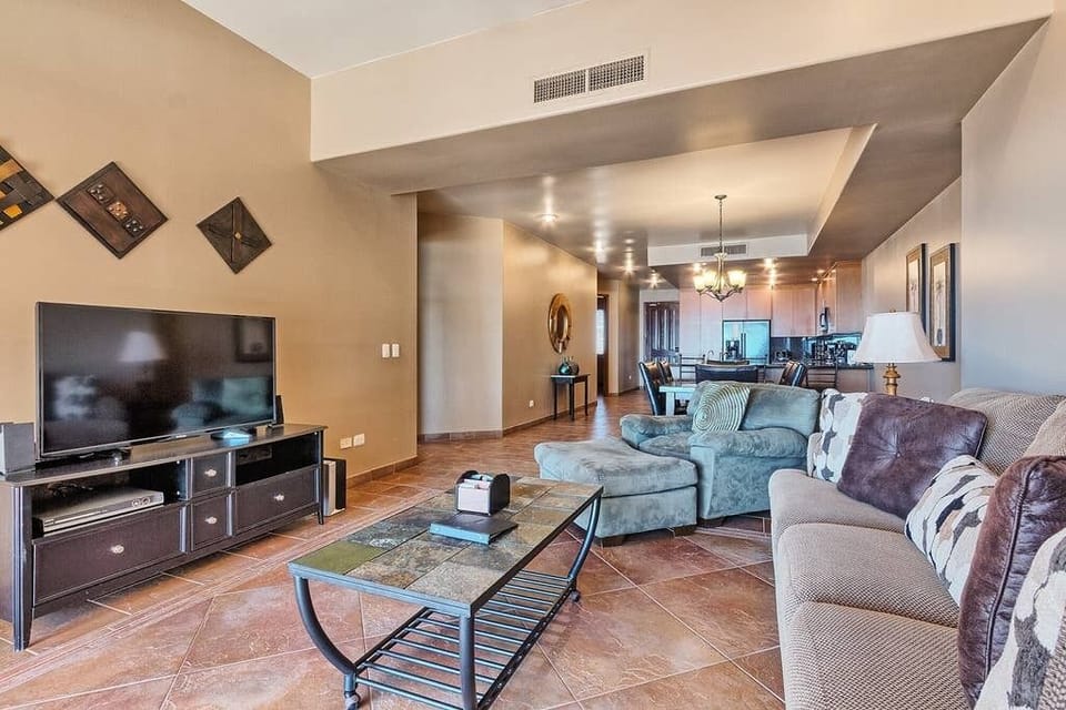 Living Area (4)