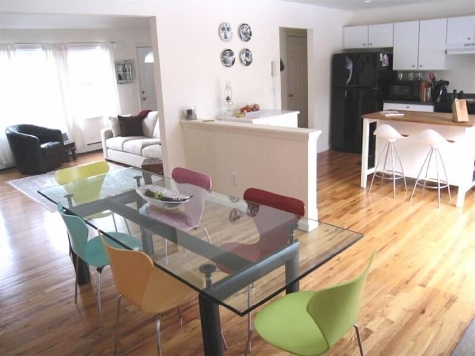 Open floor plan, Chef's delight kitchen fully equipped great crockery & cutlery.