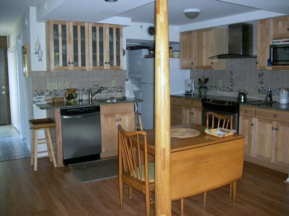 Kitchen Upgrades w/Granite Counters