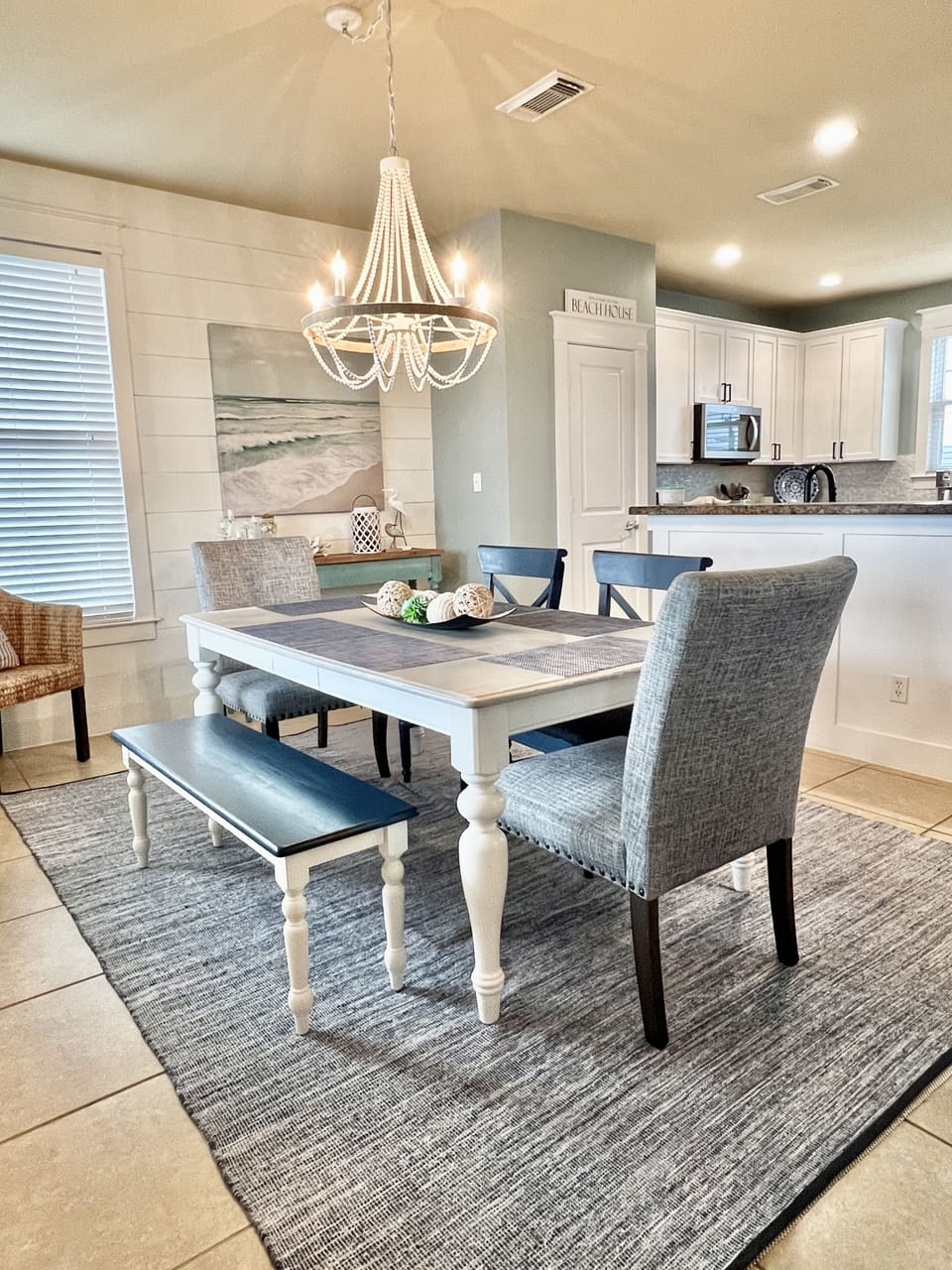 Lovely family dining area - open and comfortable