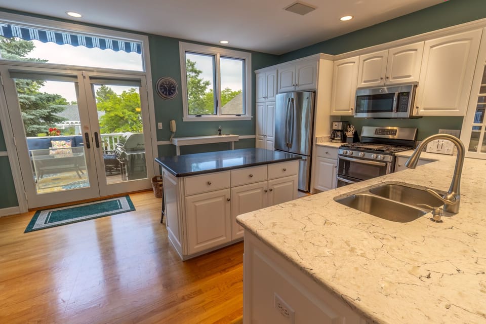 Main Level | Kitchen | Island Seating