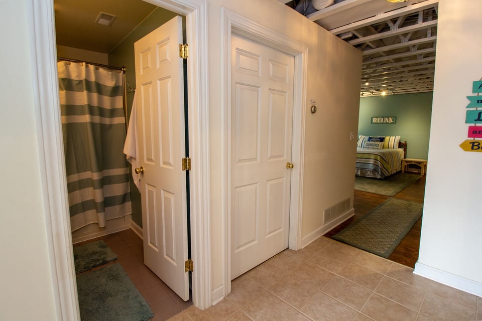 Garden Level | Bathroom 3 | Standalone Hall Bathroom