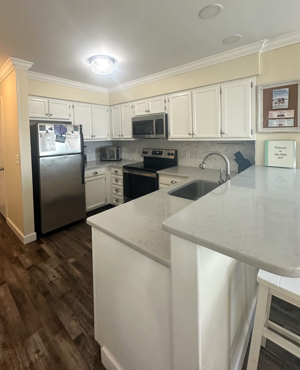 Lots of Space to Prepare a Meal