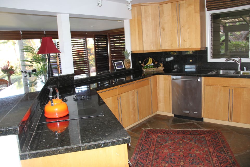 Kitchen with an ocean view, plenty of space.
