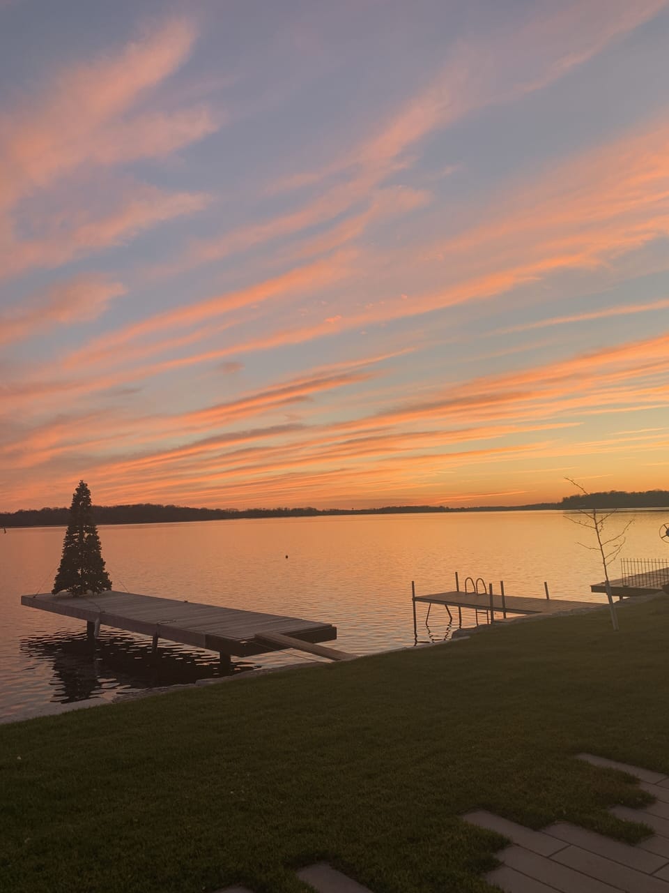 Enjoy the holiday season at the River Retreat