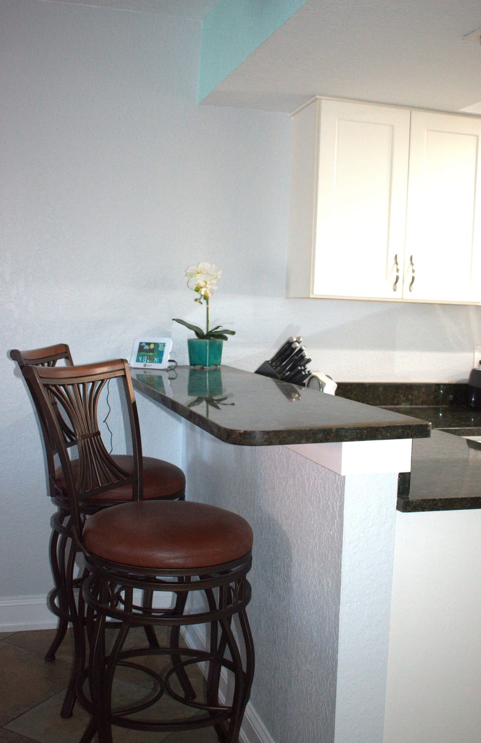 Kitchen with Breakfast Bar
