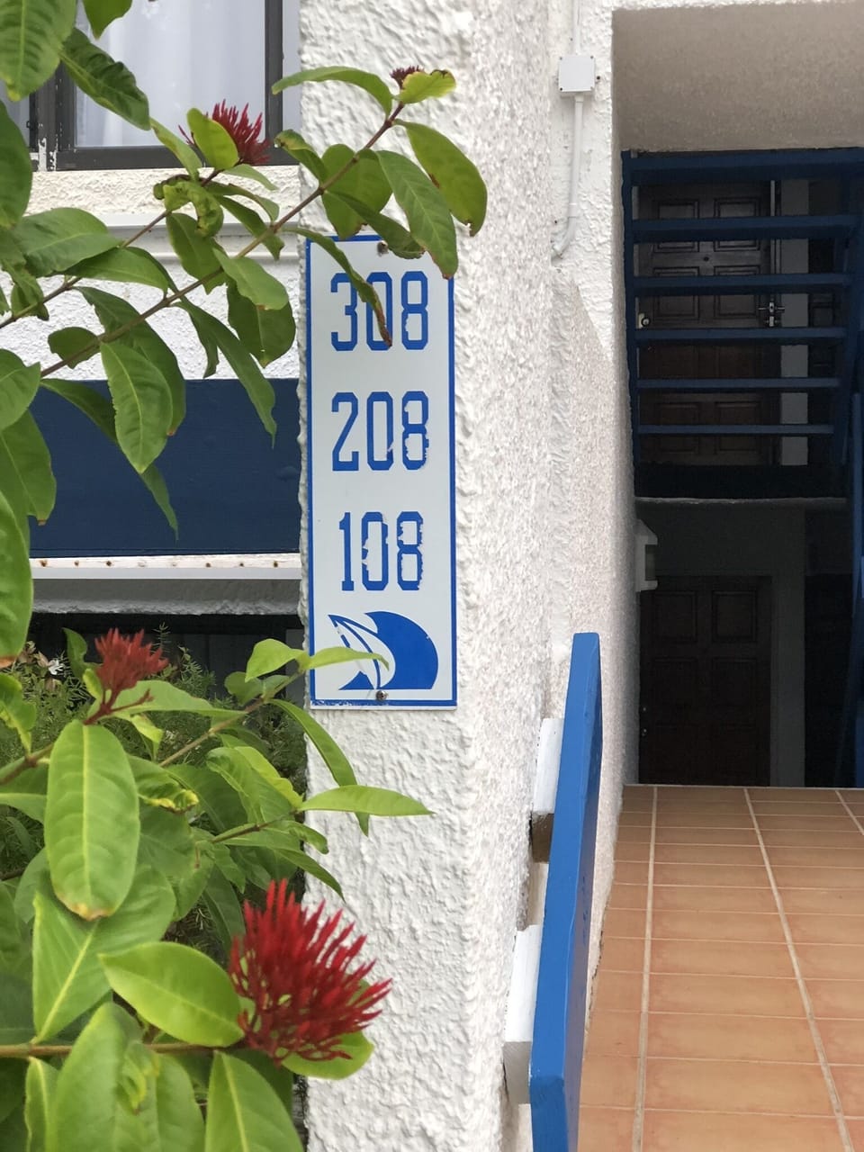 Steps to entrance 