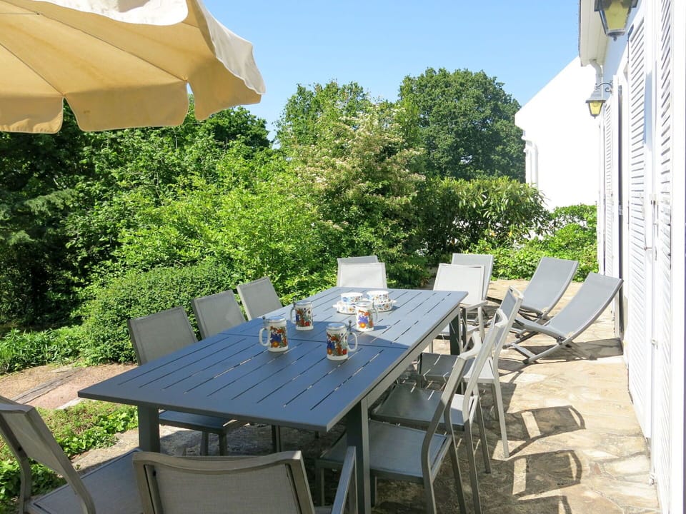 Property, Real Estate, Building, House, Backyard, Shade, Table, Patio, Room, Yard