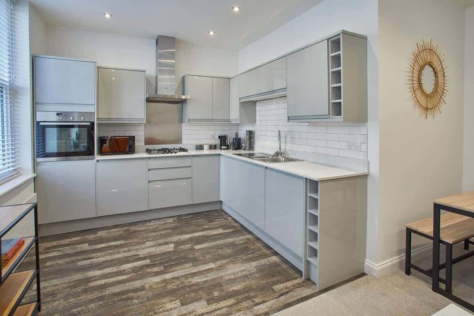 Apartment One, Hudsons Yard House, Whitby - Host & Stay