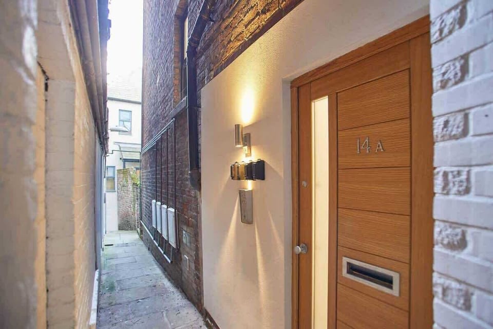 Apartment One, Hudsons Yard House, Whitby - Host & Stay