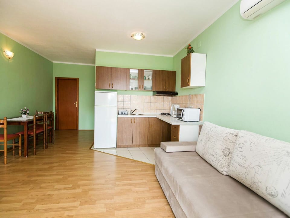 Room, Floor, Property, Furniture, Interior Design, Green, Building, Hardwood, Ceiling, Wood Flooring