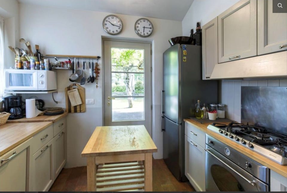 Countertop, Property, Room, Kitchen, Cabinetry, Furniture, Building, Interior Design, Home, House