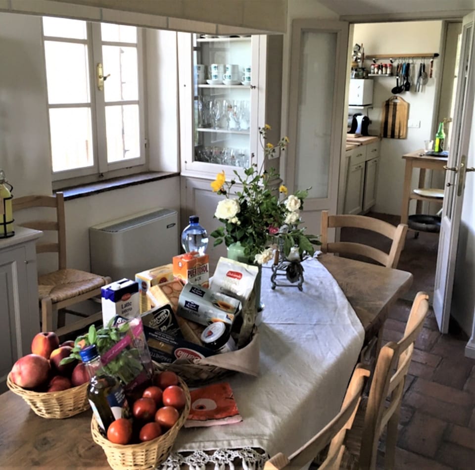 Room, Living Room, Property, Furniture, Interior Design, Home, Table, Building, House, Dining Room
