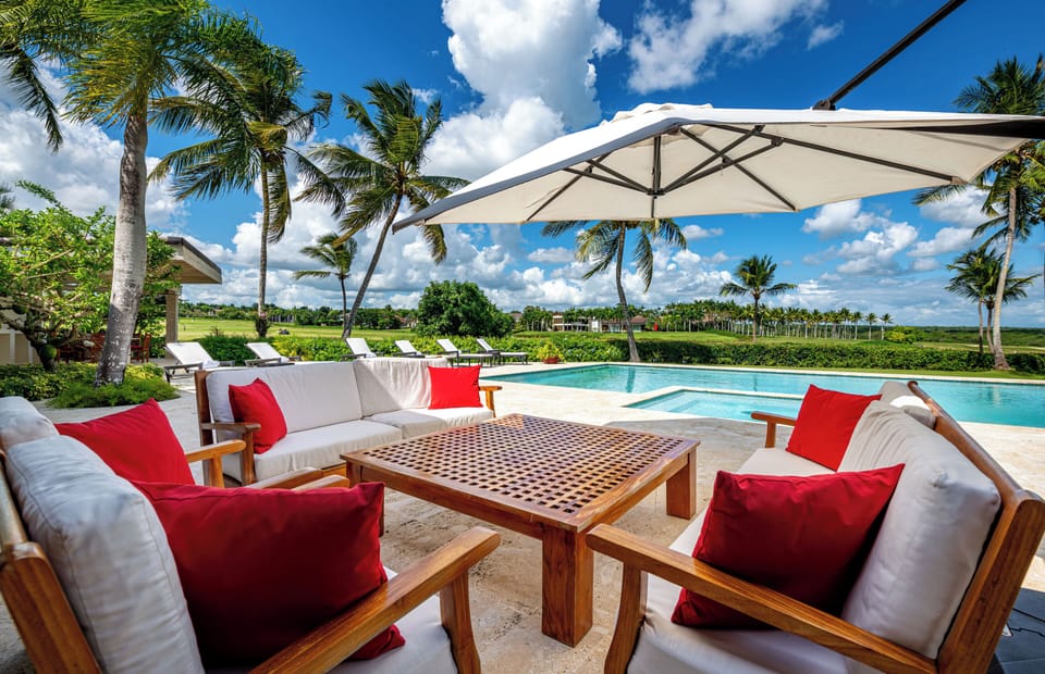 pool lounge