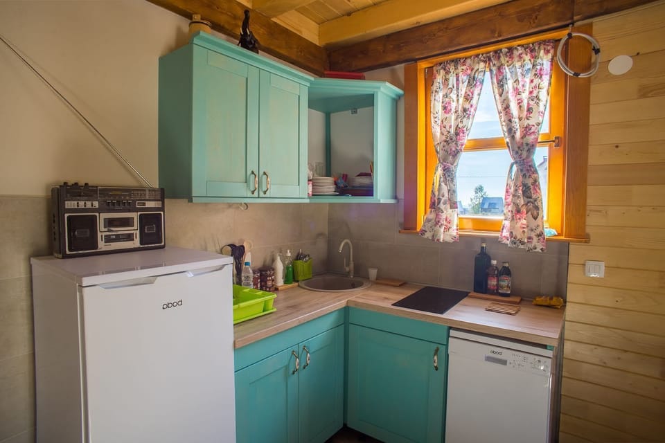 Fully equipped kitchen with all necessary facilities. 
