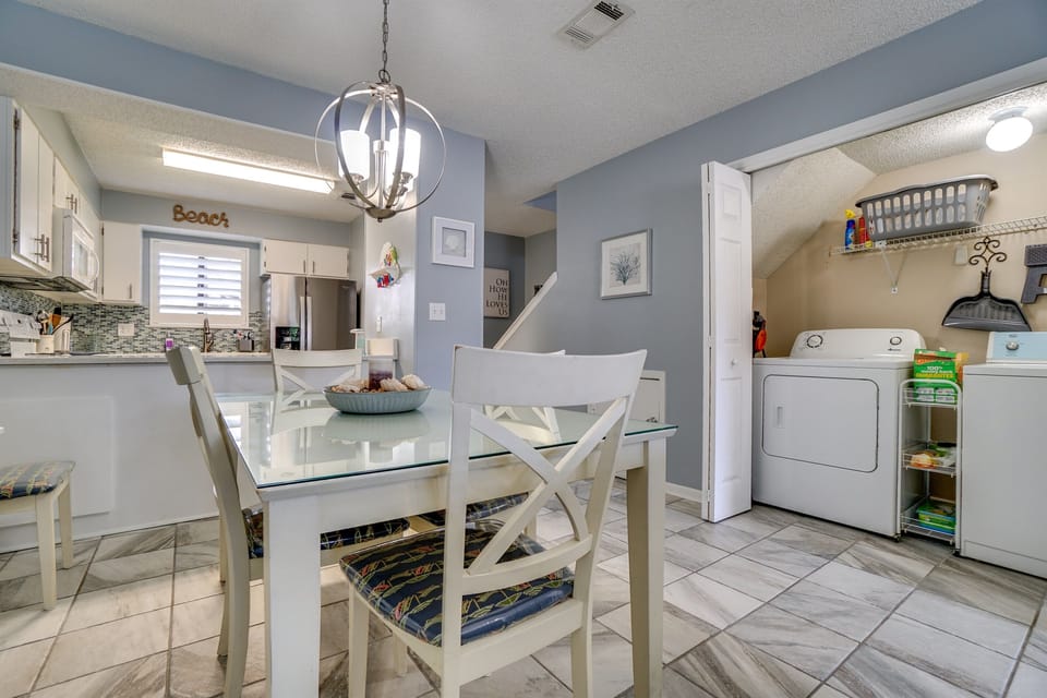Dining Room & Laundry Closet