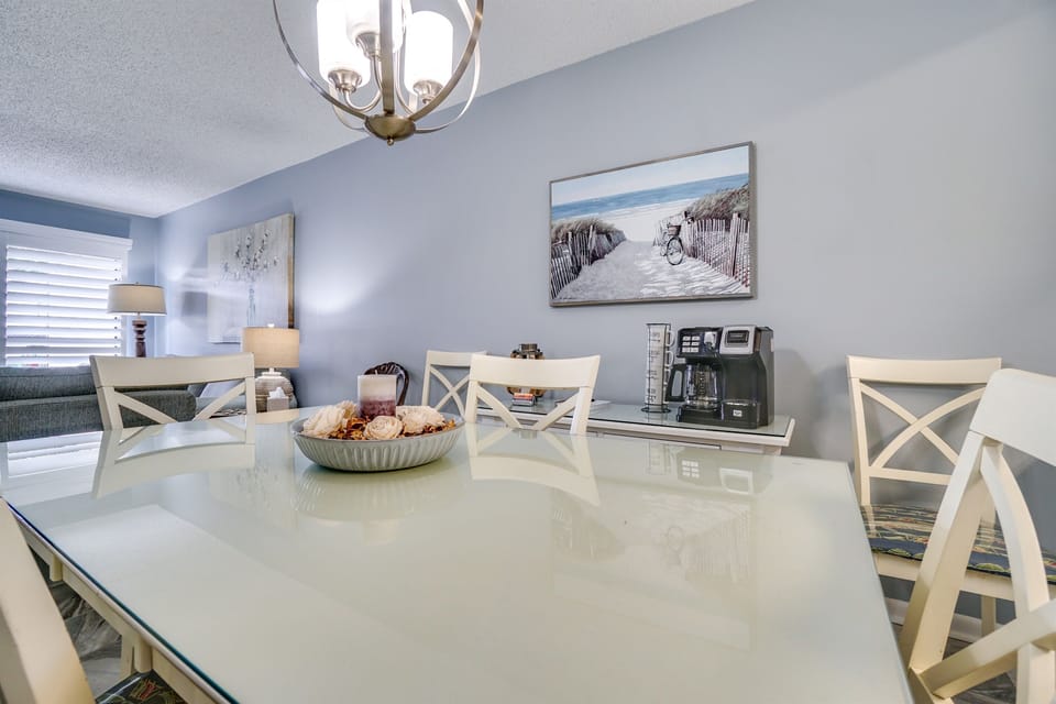 Dining Room & Coffee Bar