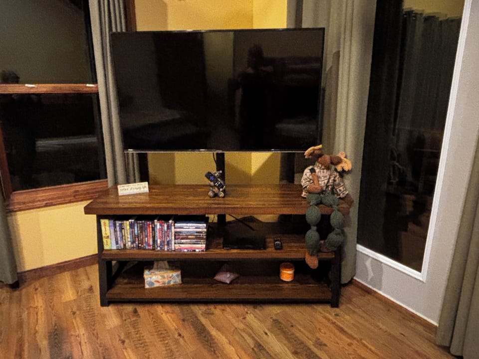 Bedroom #3.  Upper level. Queen with the bunk beds. 55” TV.  Walk out to deck.