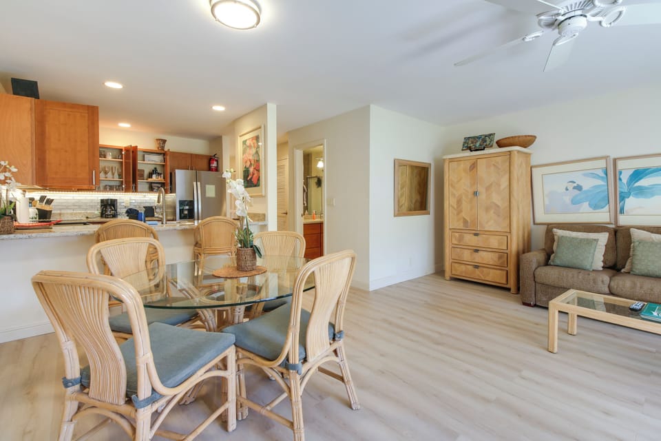 Dining Area | Dishes & Flatware Provided