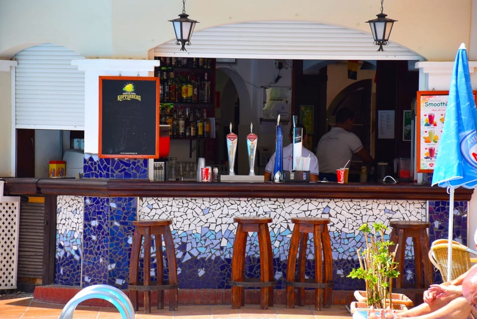 Pool Bar