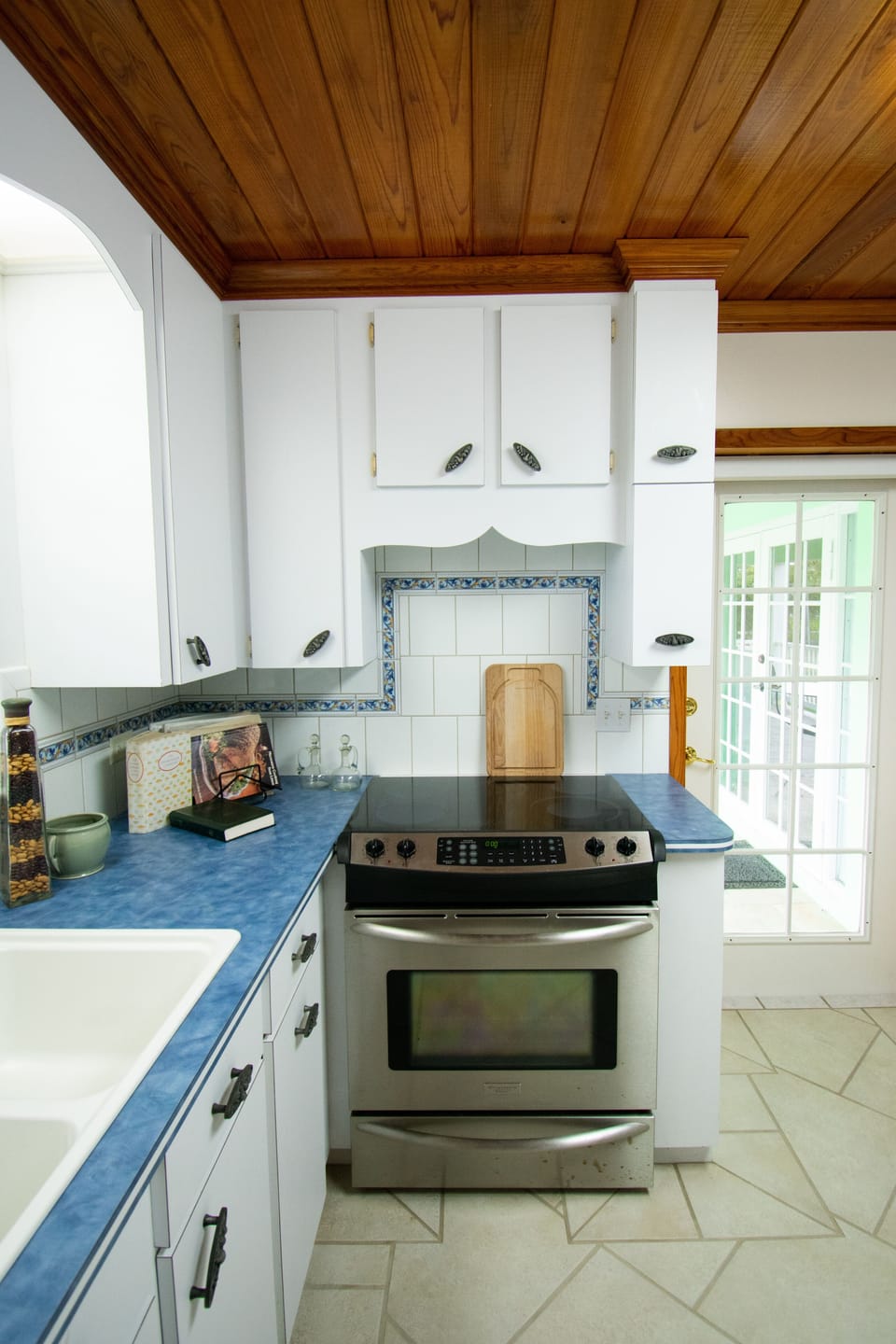 Kitchen with all of the essentials.