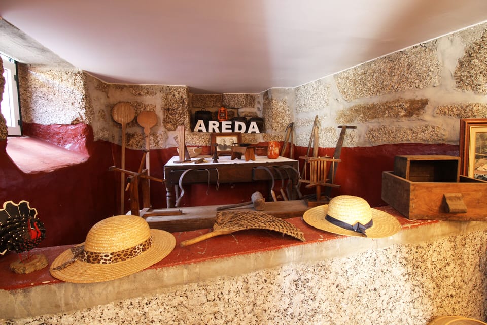Casa do Lago - Quinta de Areda Wine & Pool Experience Country House in Porto District