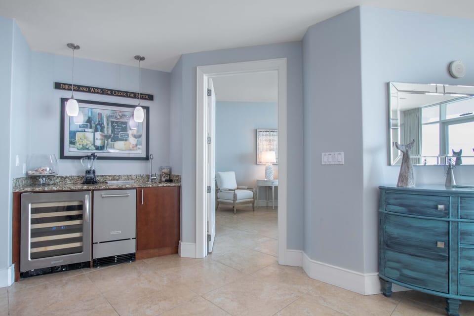 Turquoise Place D1604 Wet Bar