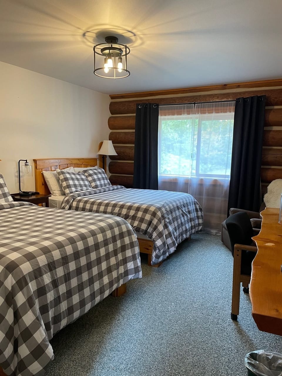 Bedroom #2 has 2 full beds as well as a long live-edge hardwood desk/counter. 