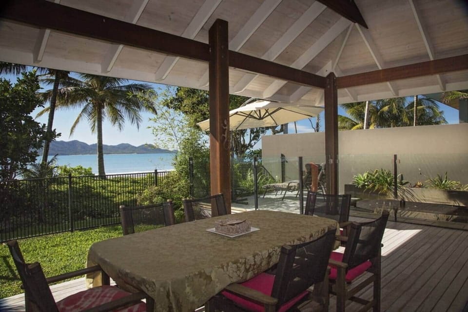 Fish on a Fence - Veranda to the ocean 