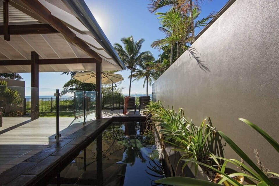 Fish on a Fence - Pool by the beach 