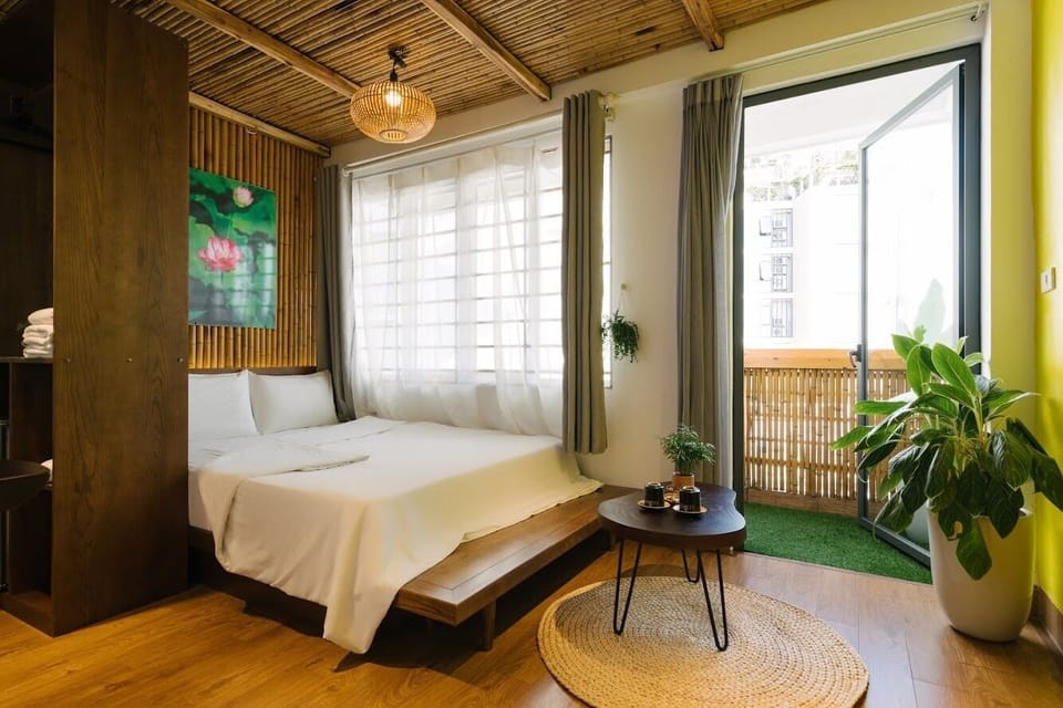 You have a private floor with 1 bed room is lake view and have private balcony