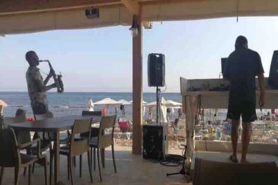 Live jazz music at Titanic