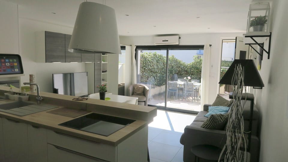 The living room includes all modern equipment for a pleasant stay: air conditioning, WIFI, light regulator

