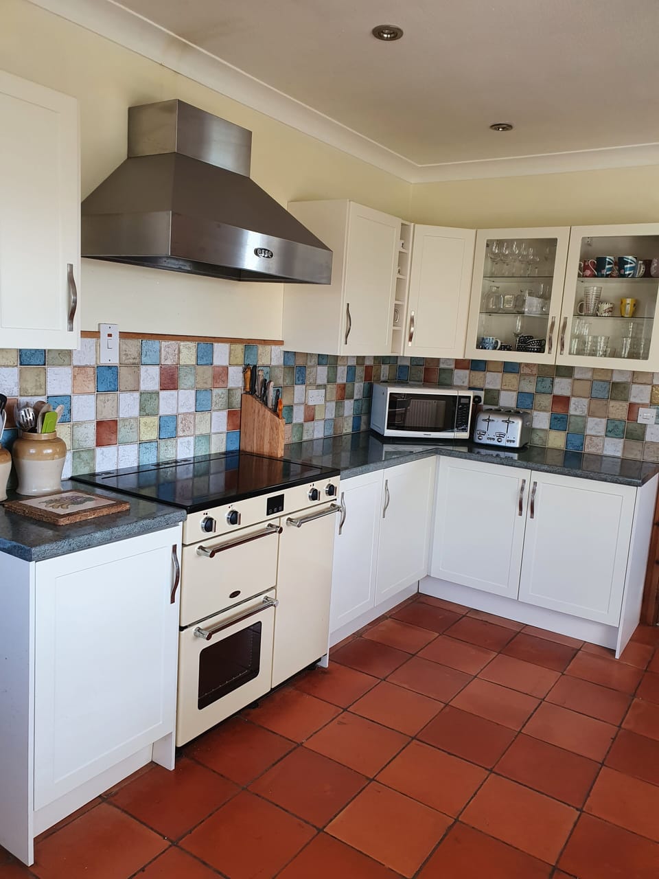 Well equipped kitchen with range cooker