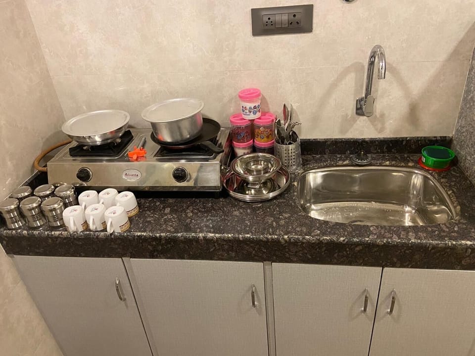 Fully Equipped Kitchen with Mineral Catridge Water Filter.