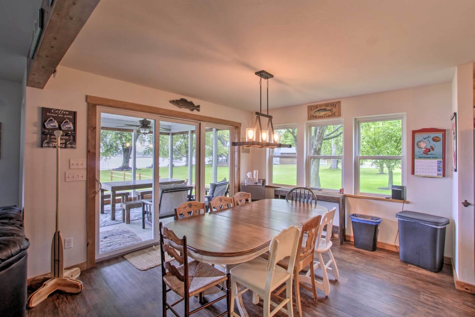 Dining Table | Dishware & Flatware Provided