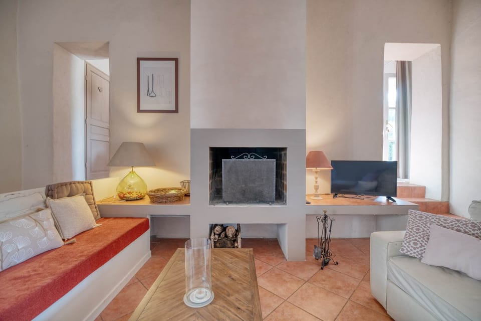Chateau La Villatade Vignes-Salon avec cheminée