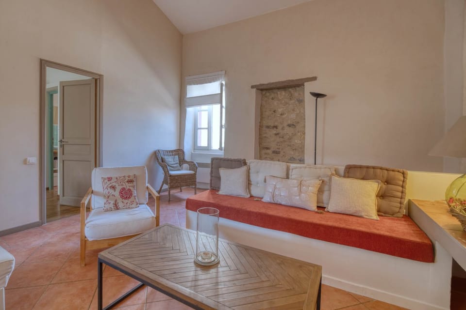 Chateau La Villatade Vignes-Salon