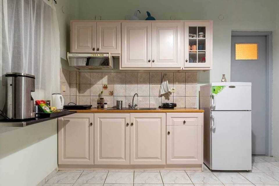 Fully Equipped Kitchen Area – Modern appliances and everything needed for your stay.