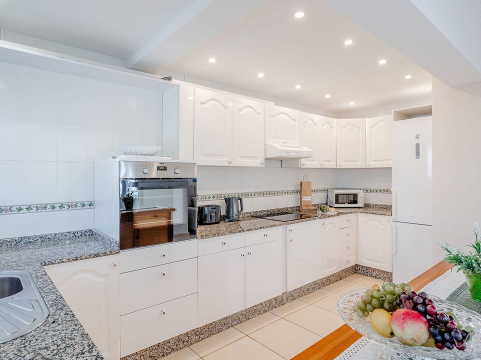 Kitchen, Kitchen Appliance, Countertop, Flooring, Interior Design, Major Appliance, Floor, Wood, Cabinetry, Ceiling